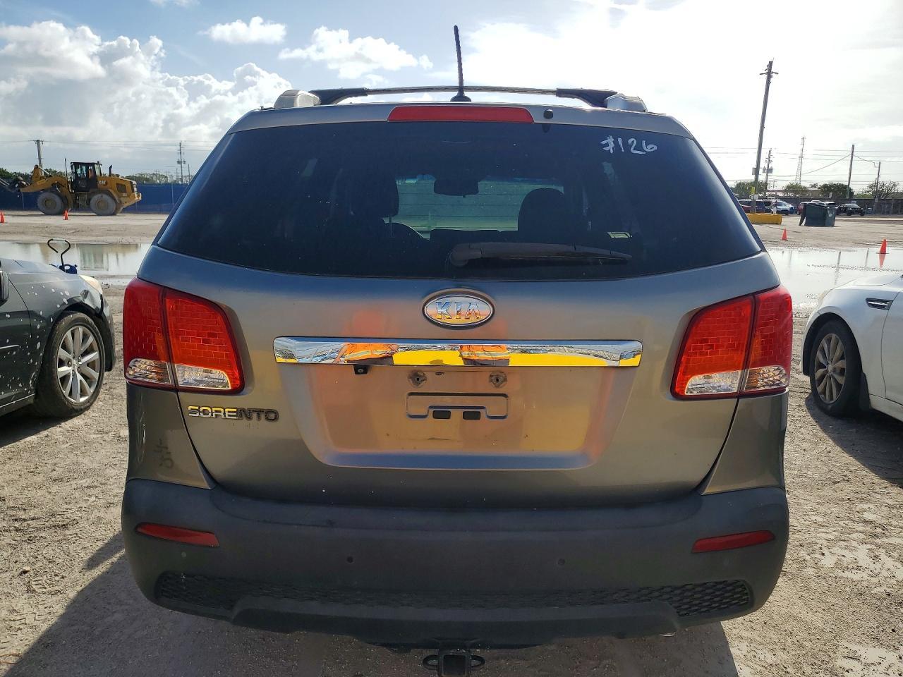 2012 Kia Sorento Lx - Image 6