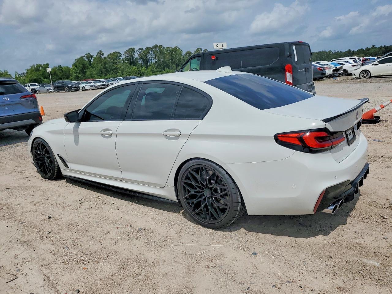 2020 BMW M550Xi - Фото 2