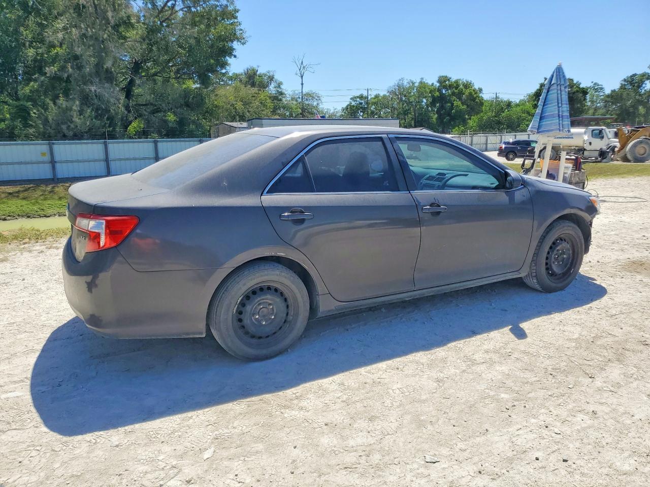 2012 Toyota Camry Le - Фото 3