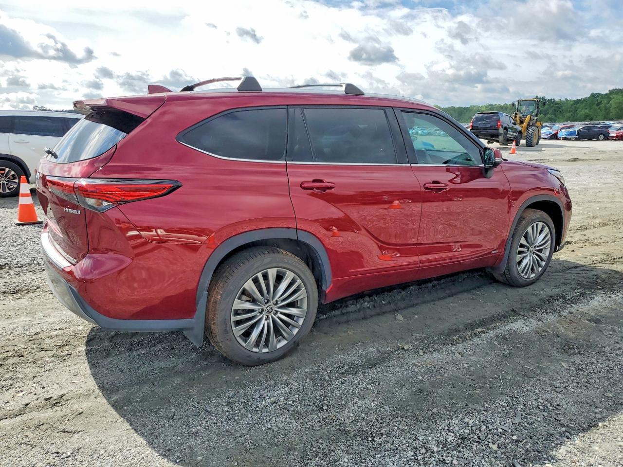 2023 Toyota Highlander Hybrid Platinum - Фото 3
