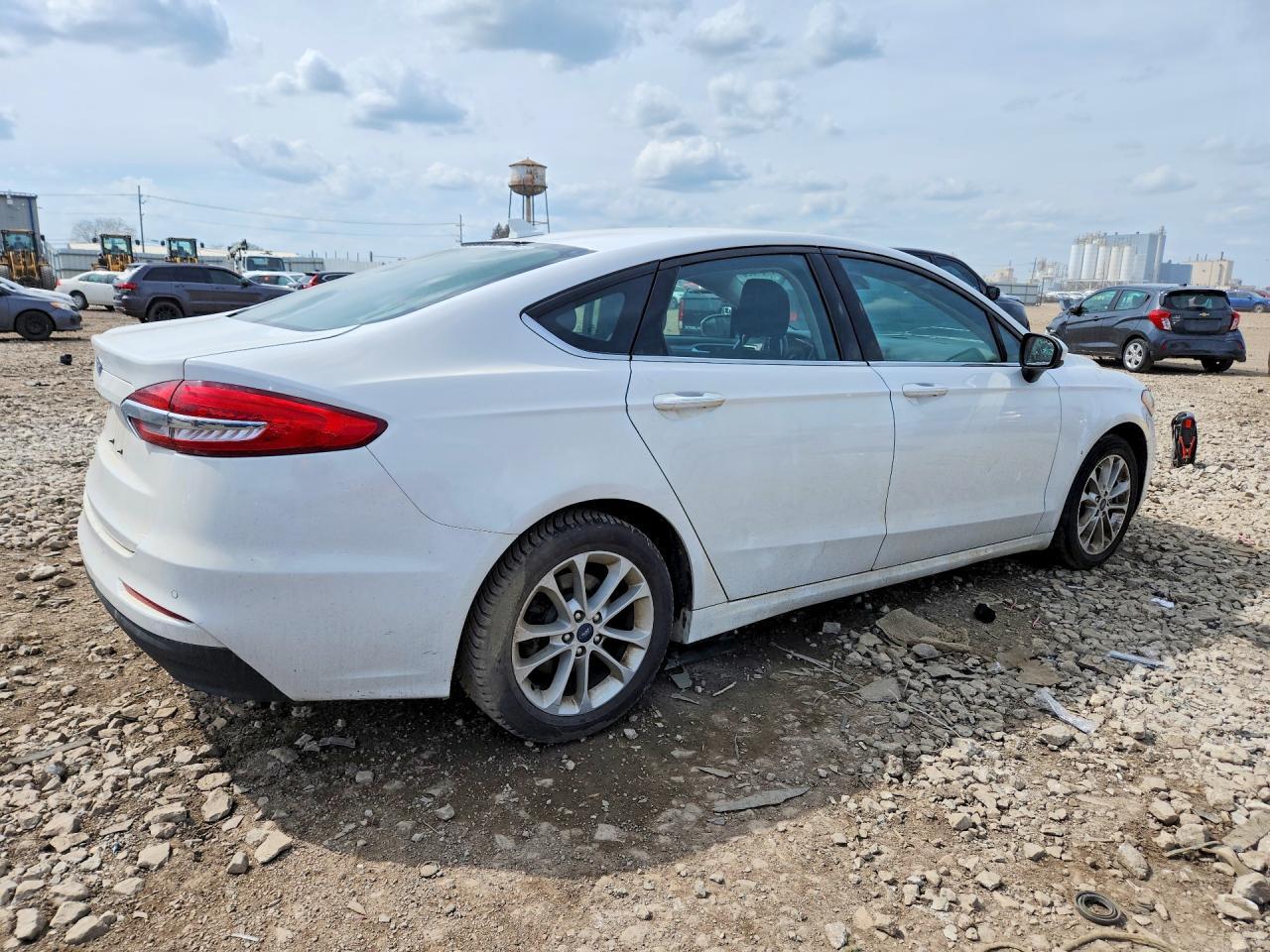 2020 Ford Fusion Se - Фото 3