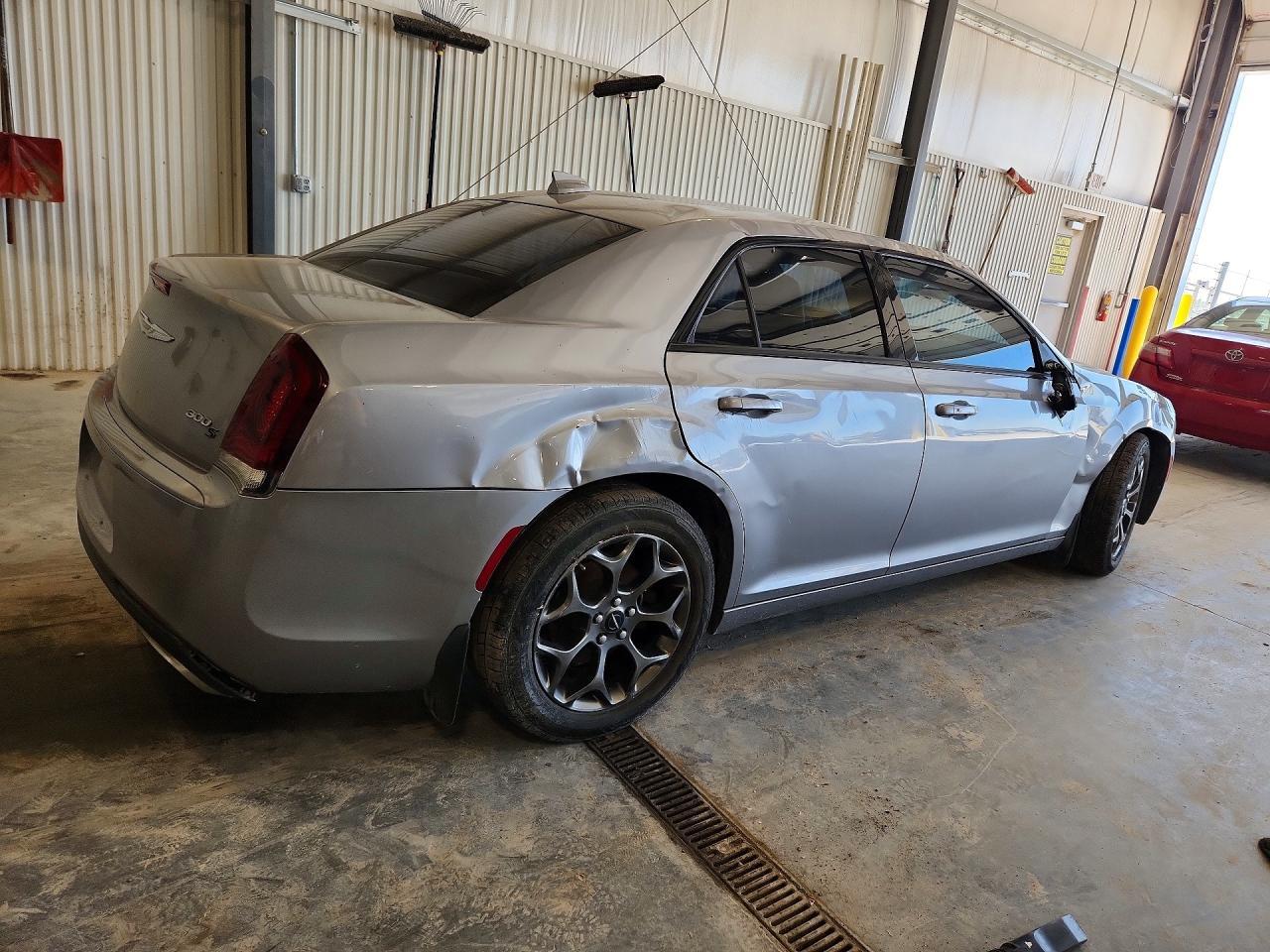2016 Chrysler 300 S - Фото 3