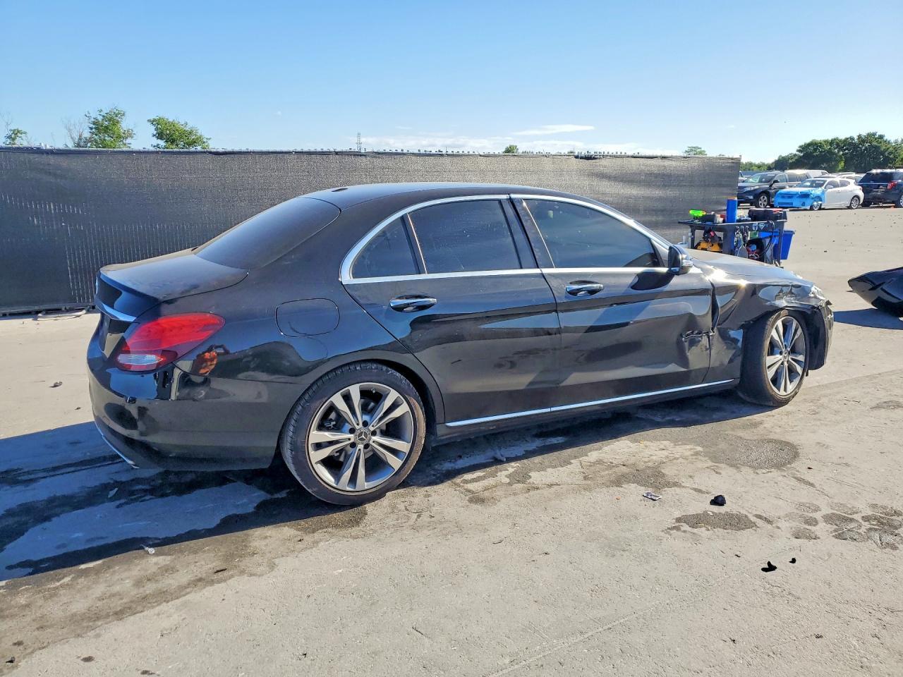 2017 Mercedes-Benz C 300 - Фото 3