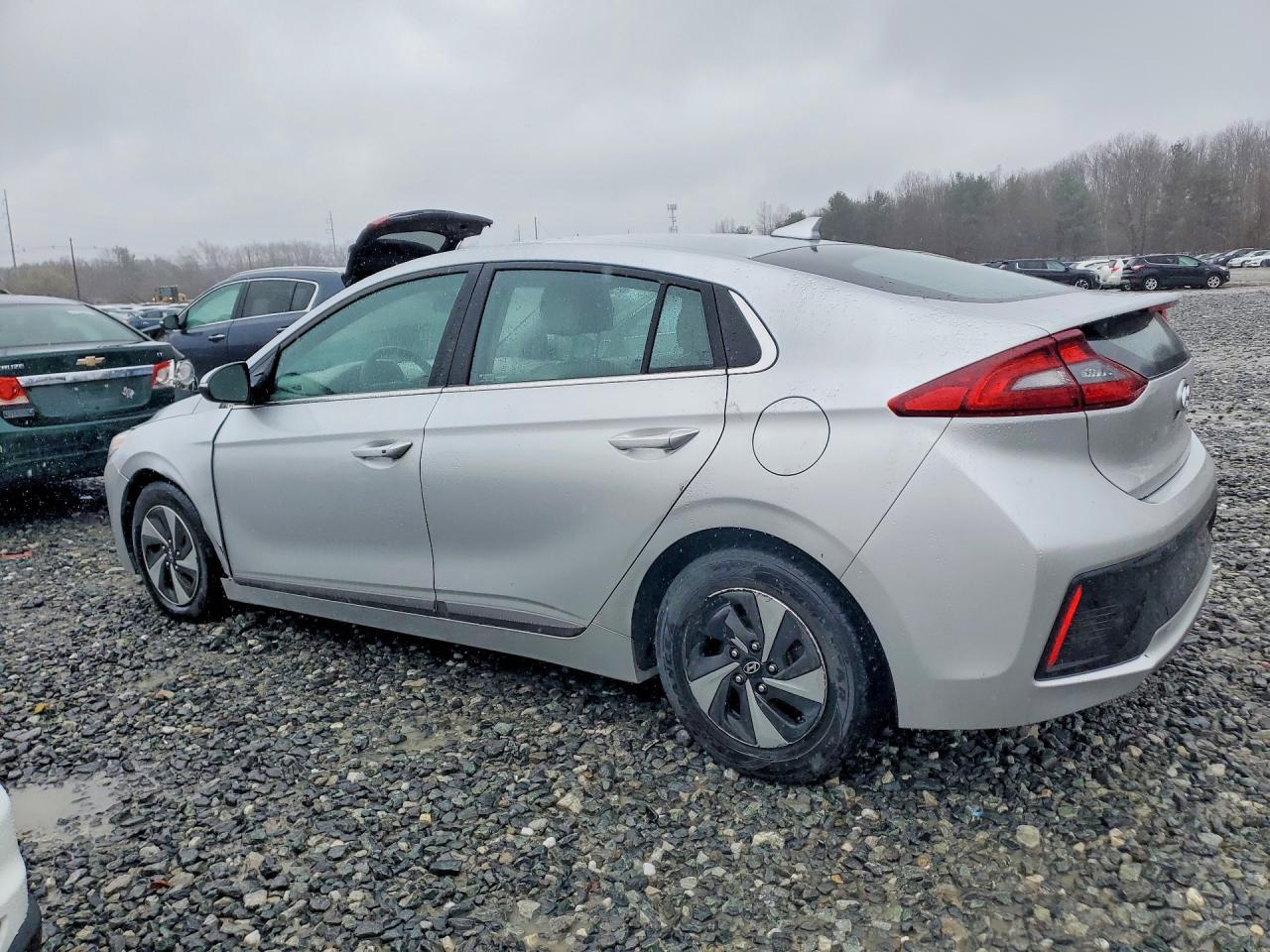 2017 Hyundai Ioniq Hybrid Sel - Image 2