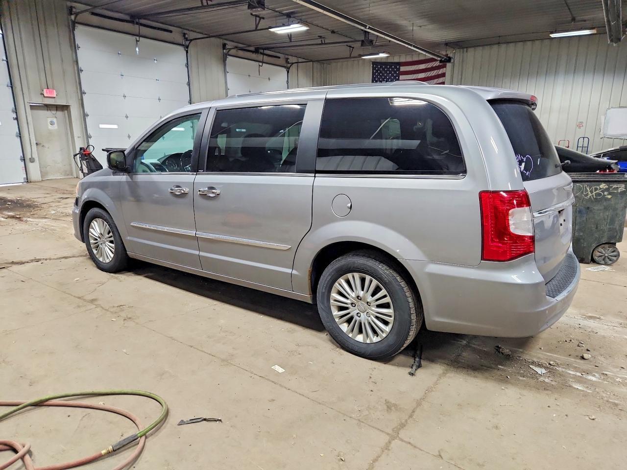 2013 Chrysler Town & Country Limited - Image 2