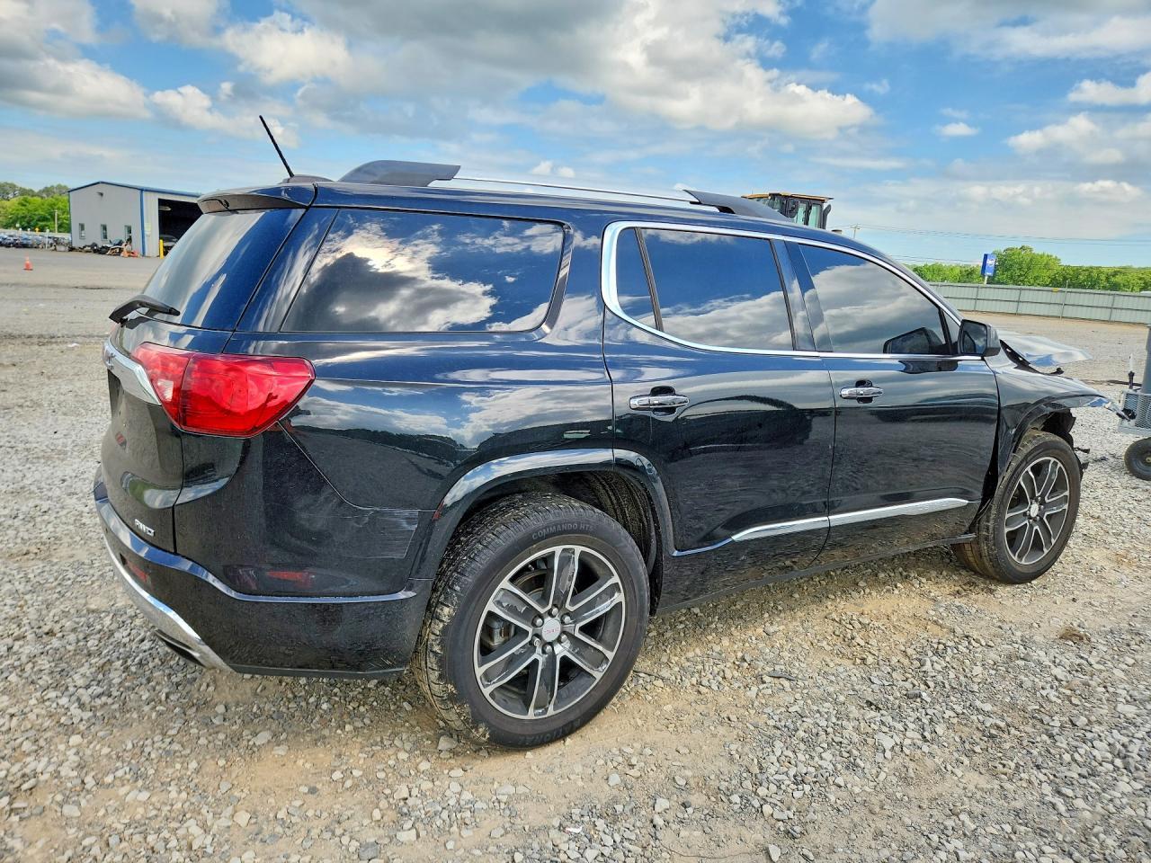 2017 GMC Acadia Denali - Фото 3