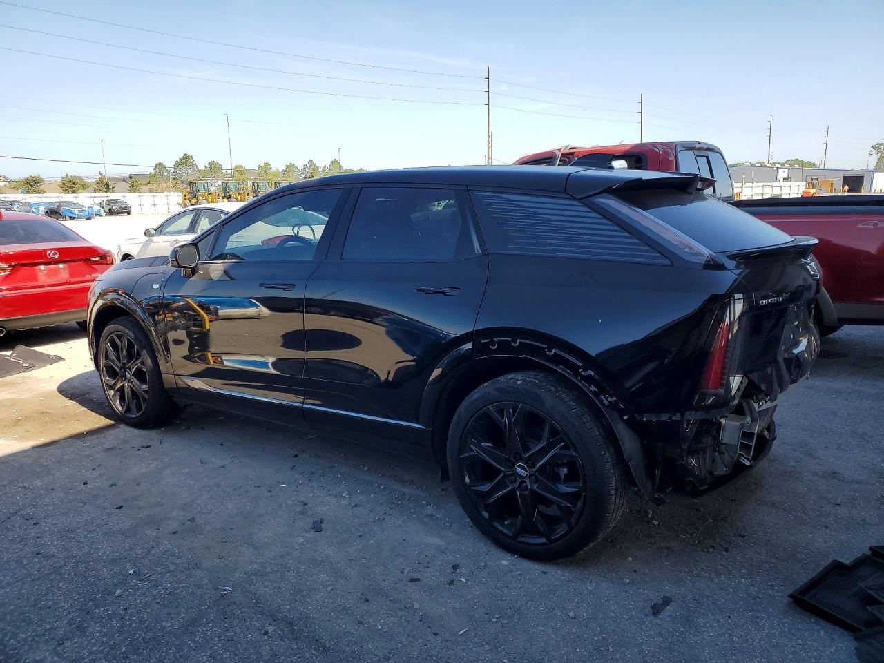 2025 Cadillac Optiq Sport - Фото 2