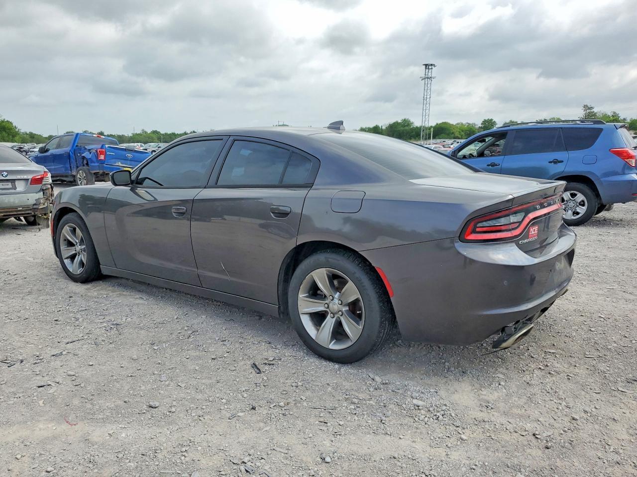 2015 Dodge Charger Sxt - Image 2