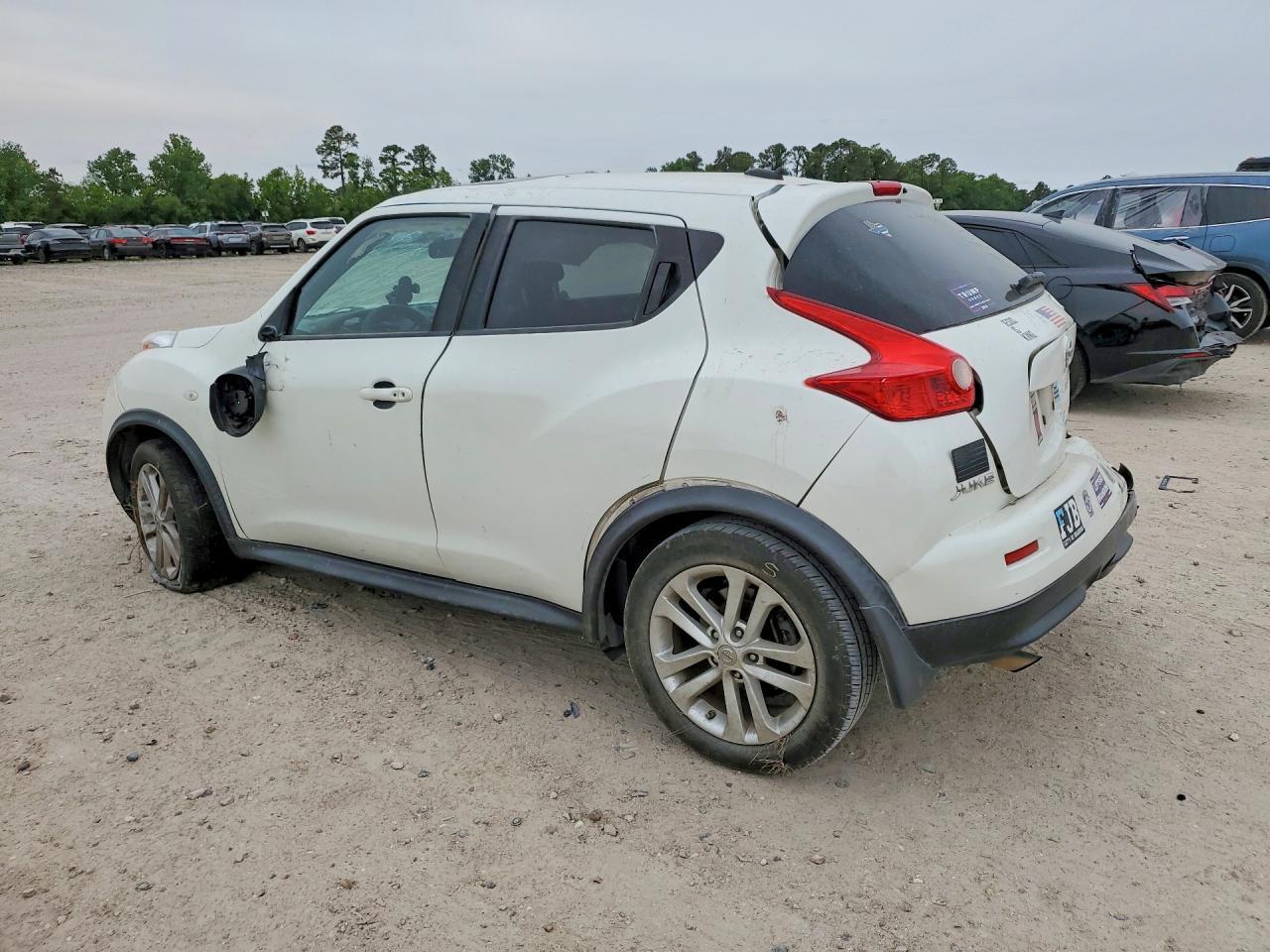 2013 Nissan Juke S - Image 2