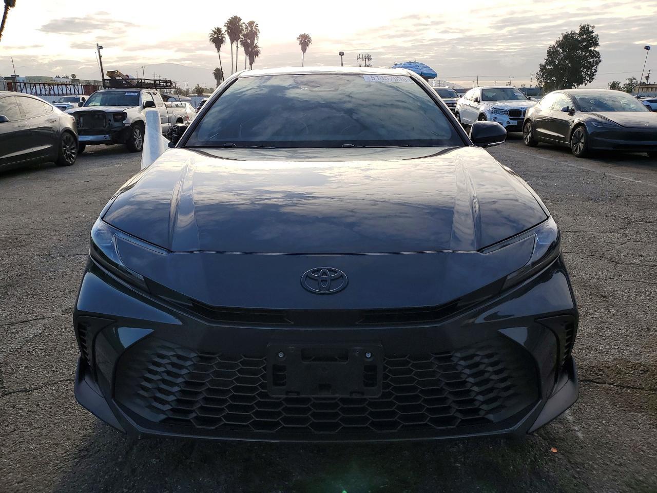 2025 Toyota Camry Se - Image 5