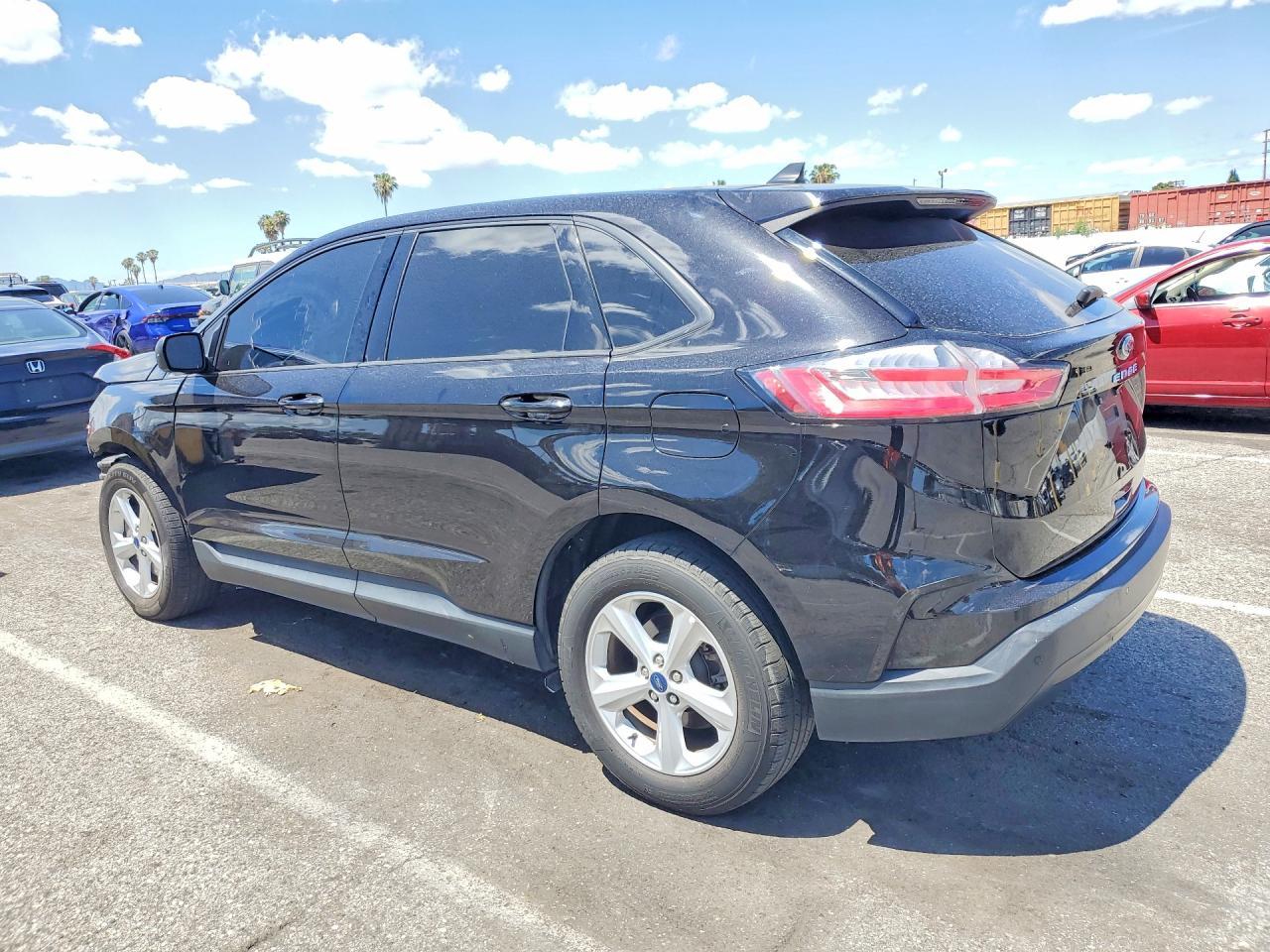 2021 Ford Edge Se - Фото 2