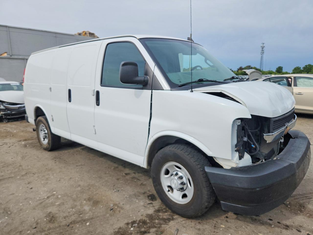2018 Chevrolet Express 2500 Delivery Van - Image 4