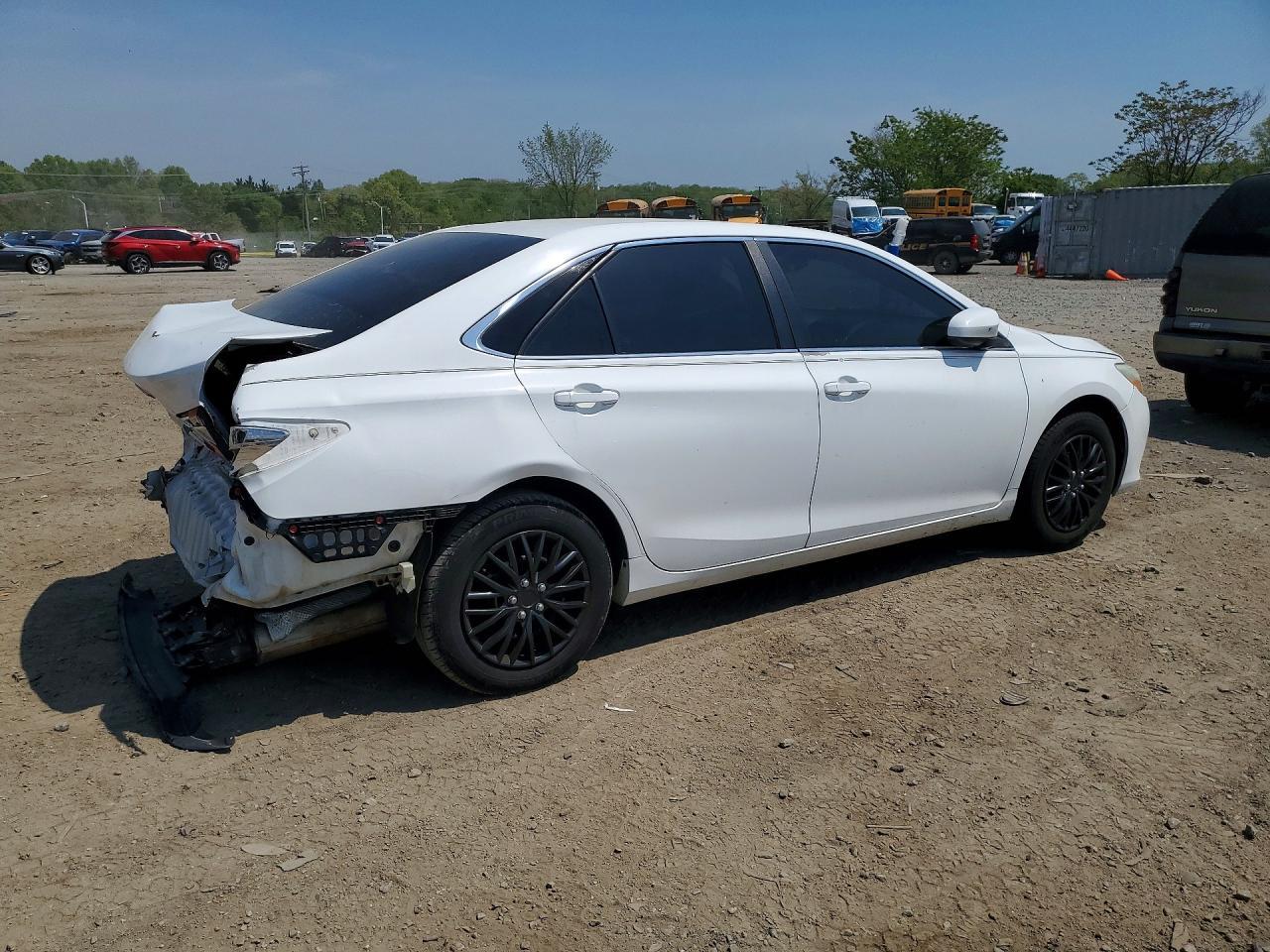 2016 Toyota Camry Le - Фото 3