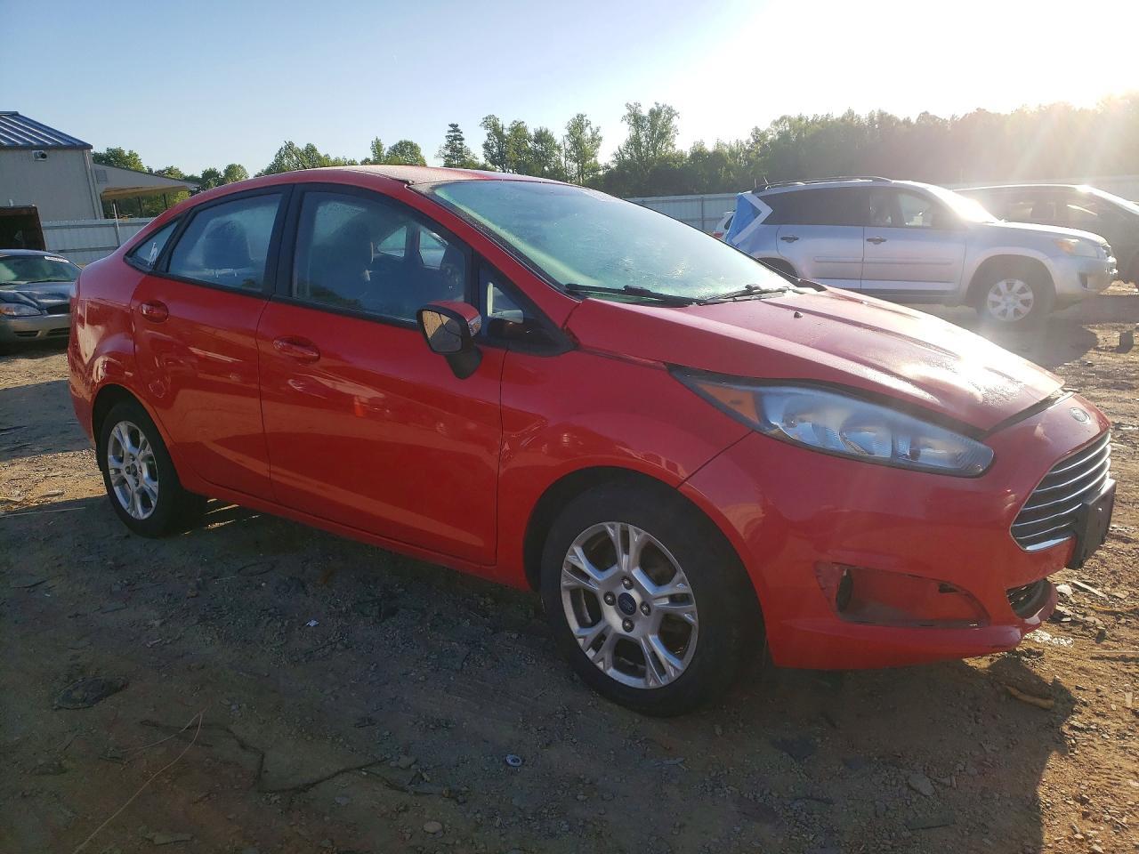 2015 Ford Fiesta Se - Фото 4