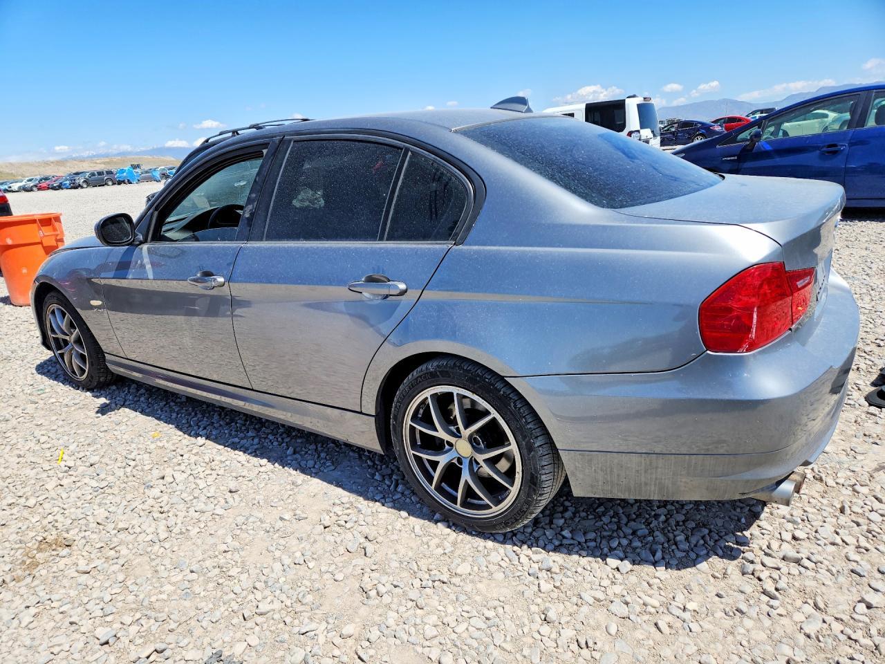 2011 BMW 328 Xi Sulev - Image 2