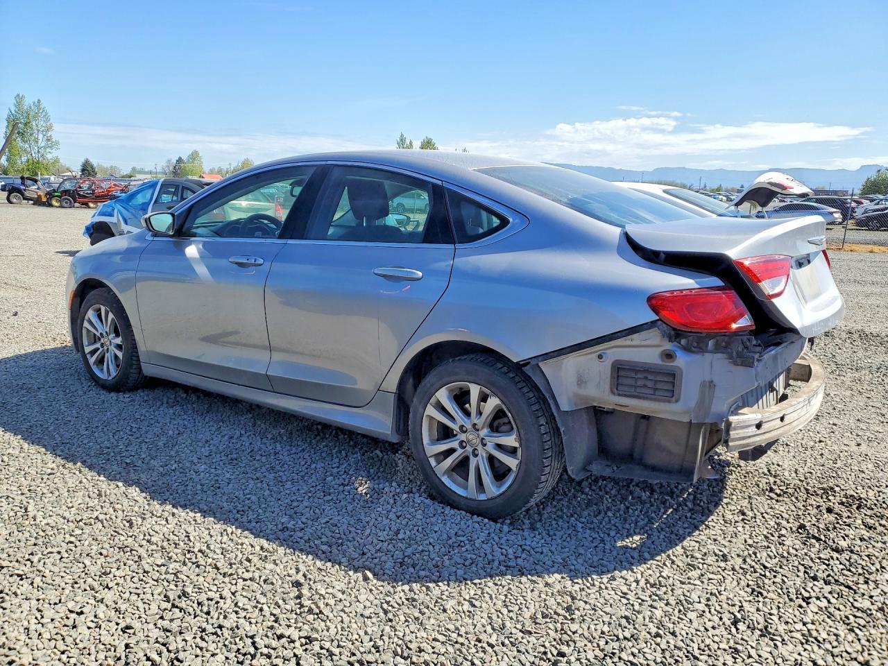 2015 Chrysler 200 Limited - Фото 2