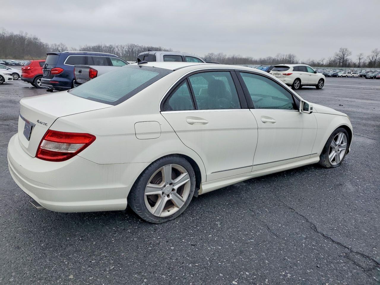 2010 Mercedes-Benz C 300 4Matic - Фото 3