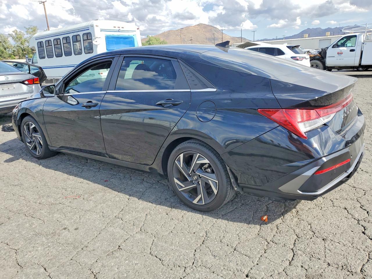 2024 Hyundai Elantra Limited - Фото 2