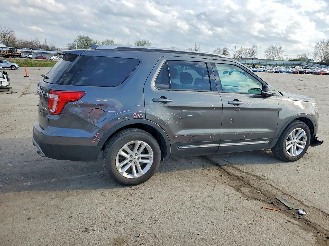 2016 Ford Explorer Xlt - Фото 3