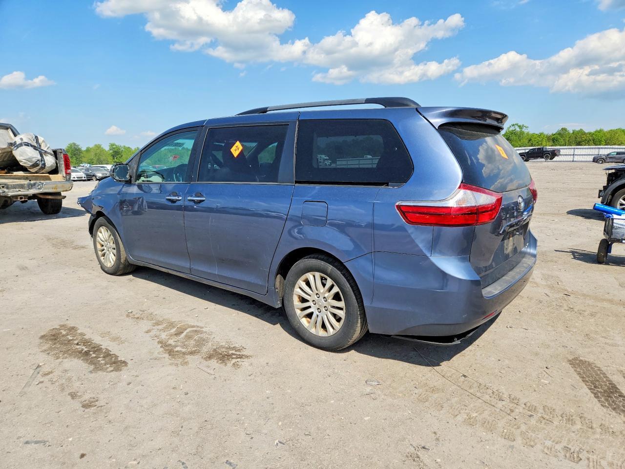 2015 Toyota Sienna Xle 8-Passenger - Image 2