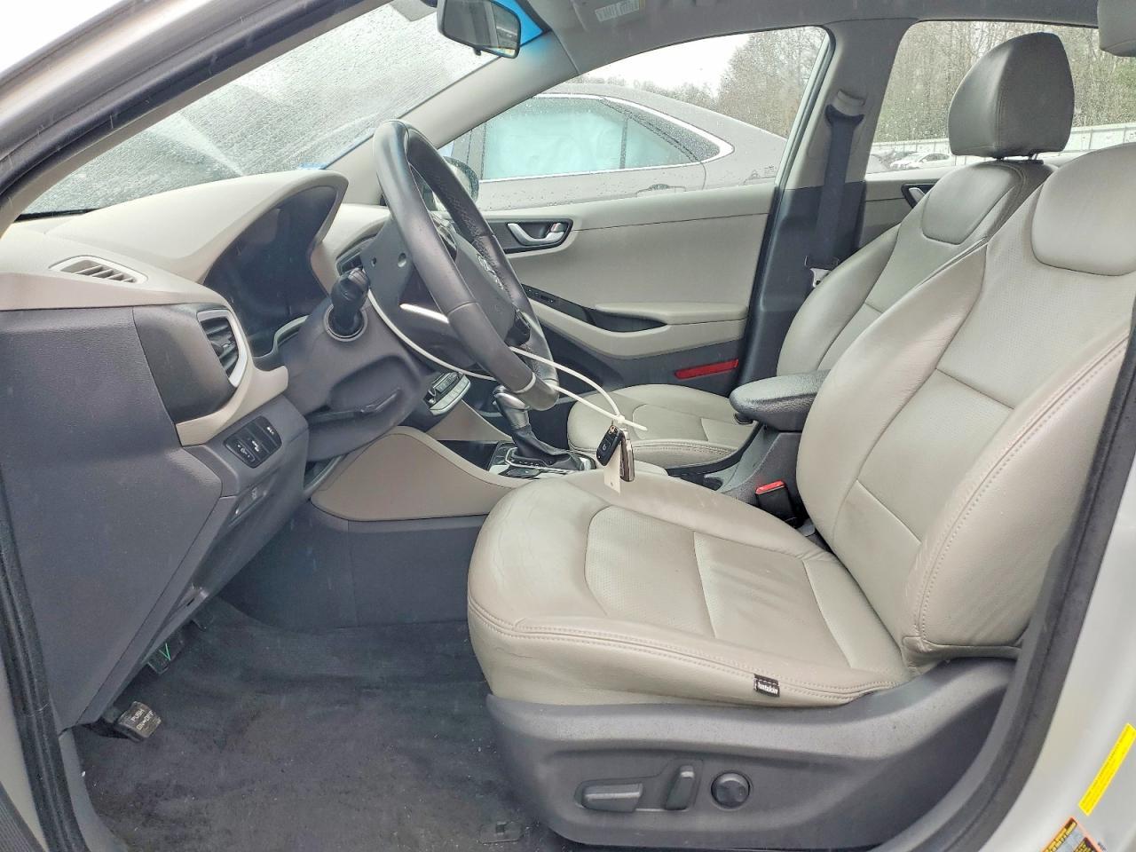 2017 Hyundai Ioniq Hybrid Sel - Image 7