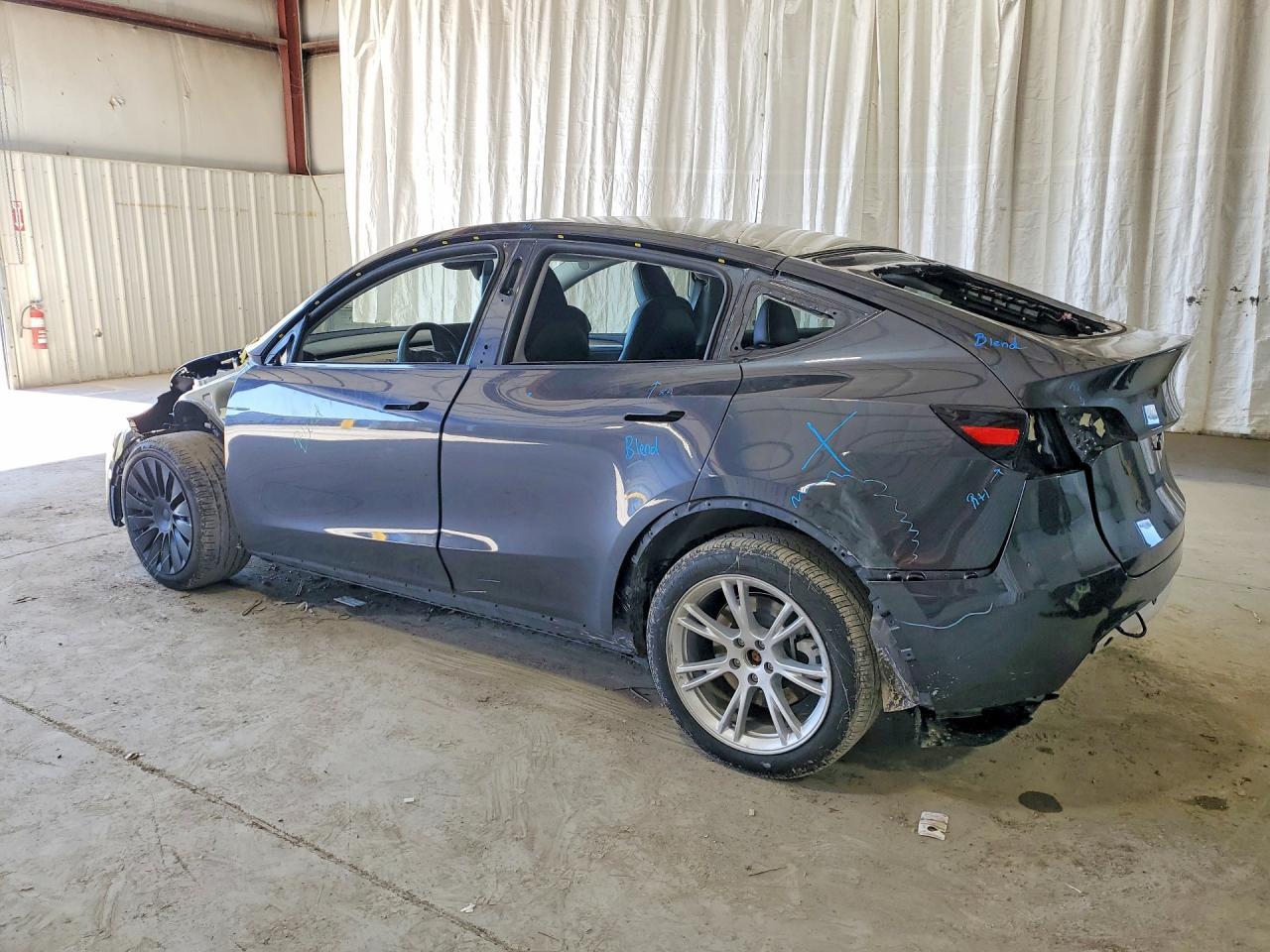 2024 Tesla Model Y - Фото 2