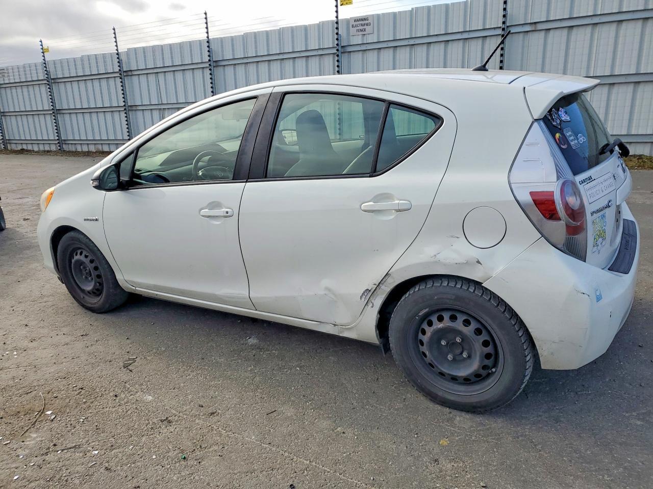 2014 Toyota Prius C One - Фото 2