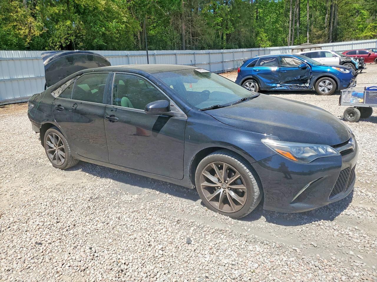 2017 Toyota Camry Xse V6 - Image 4