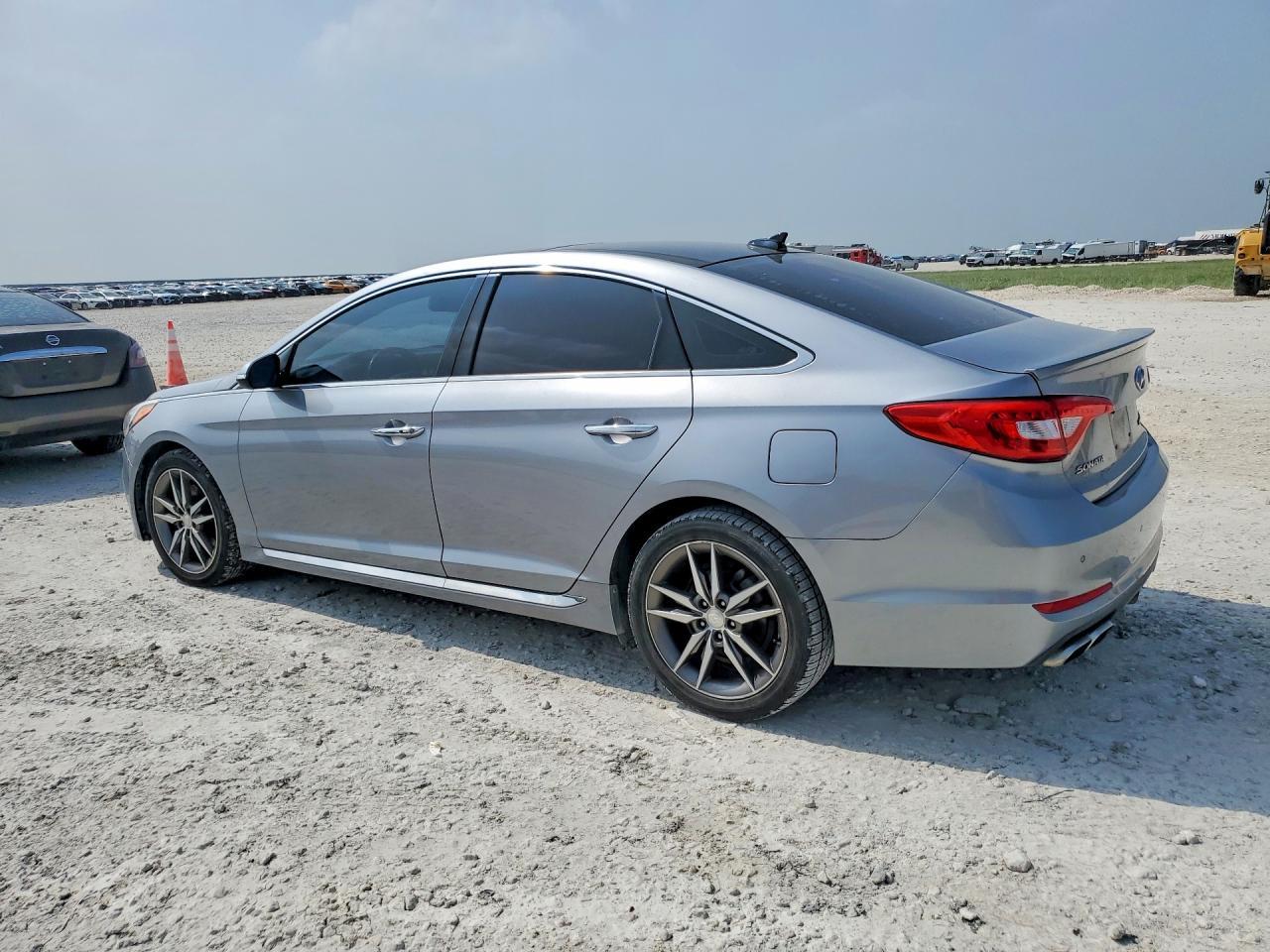 2015 Hyundai Sonata Sport 2.0T - Фото 2