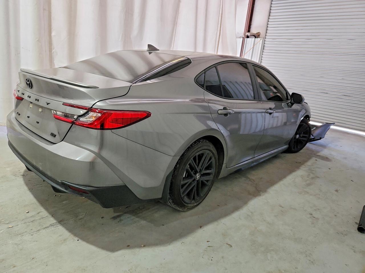 2025 Toyota Camry Se - Image 3