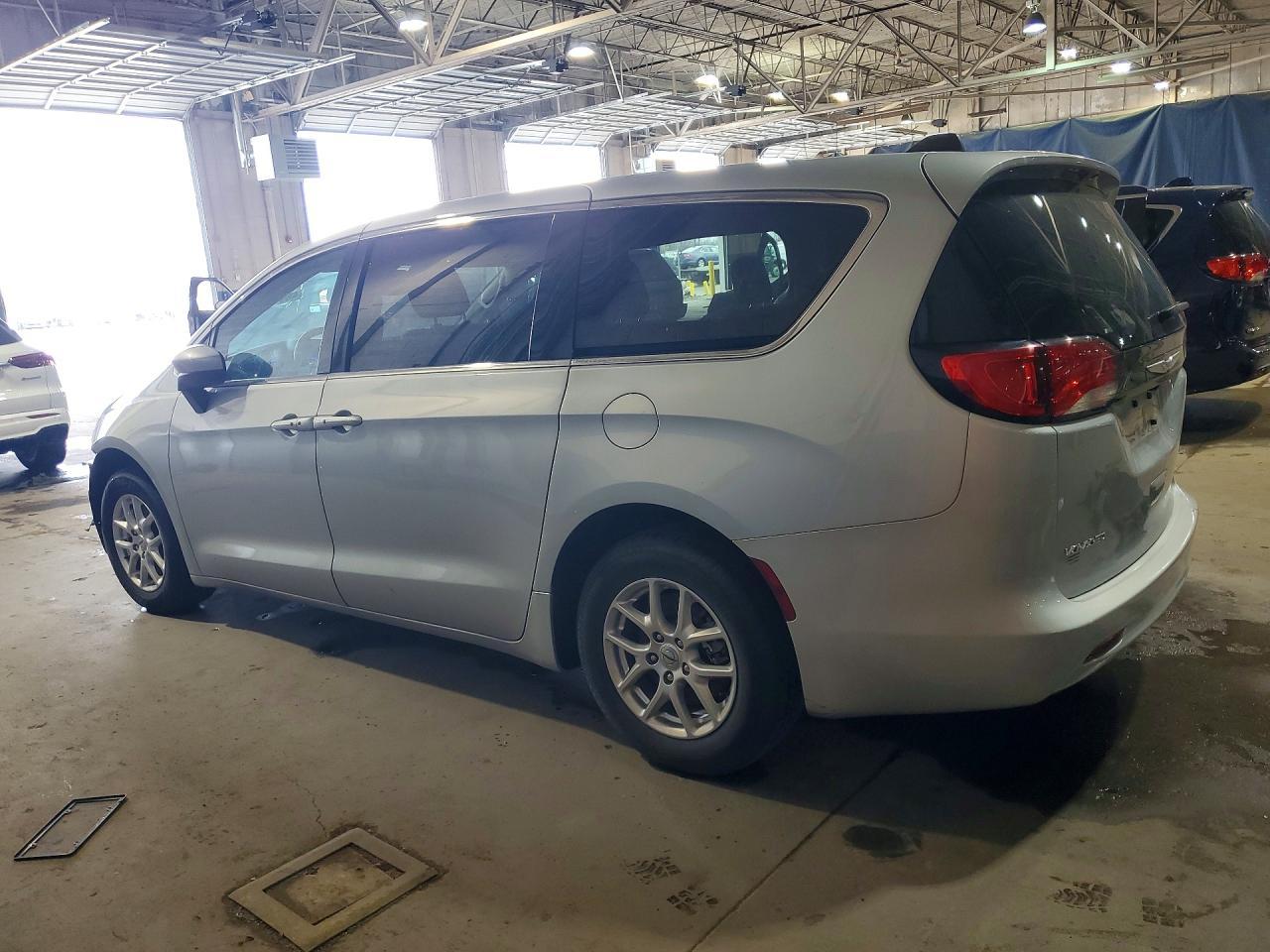 2023 Chrysler Voyager Lx - Image 2