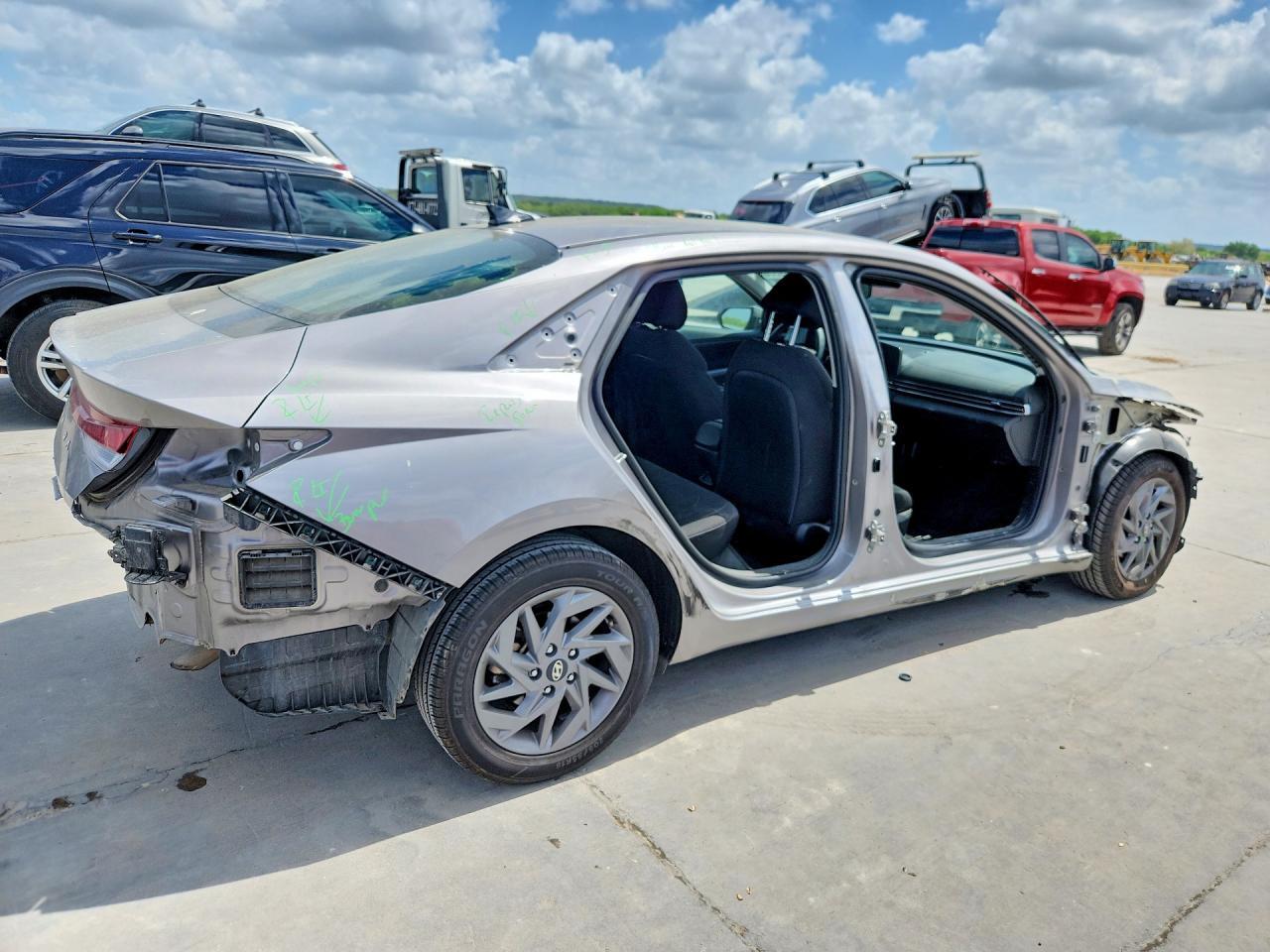 2024 Hyundai Elantra Sel - Image 3