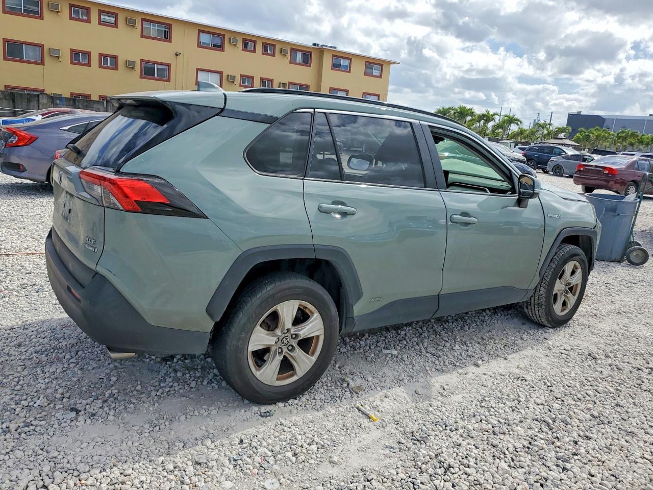 2020 Toyota Rav4 Hybrid Xle - Фото 3