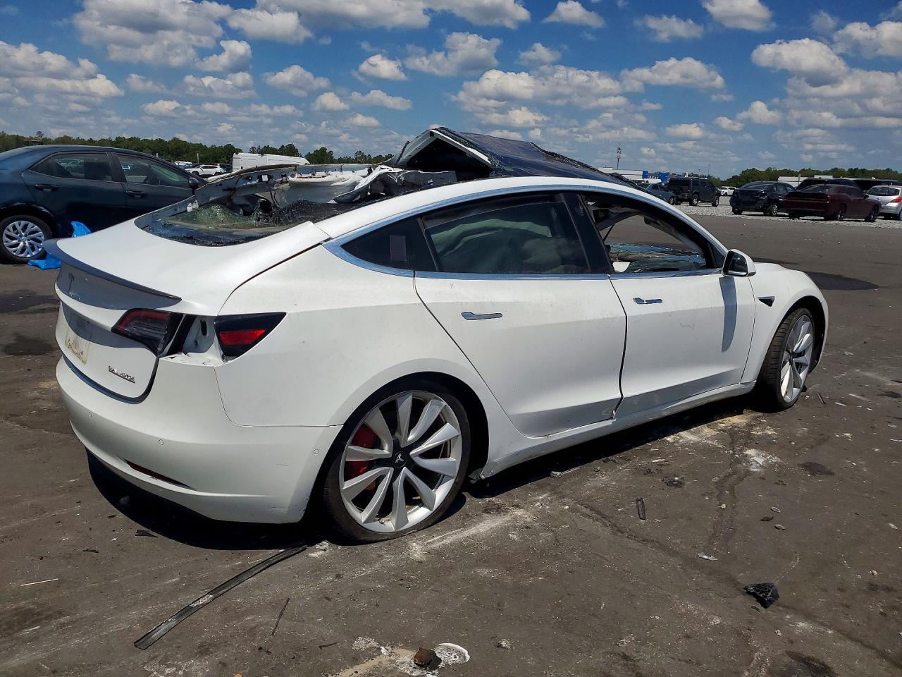 2018 Tesla Model 3 - Фото 3