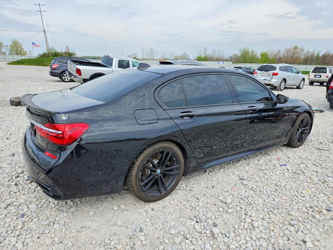 2016 BMW 750 Xi - Фото 3