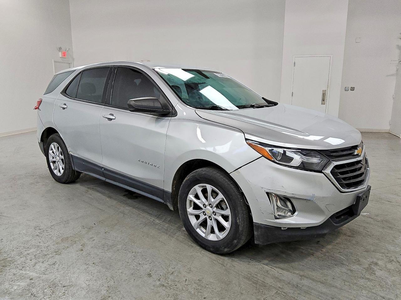 2019 Chevrolet Equinox Ls - Image 4
