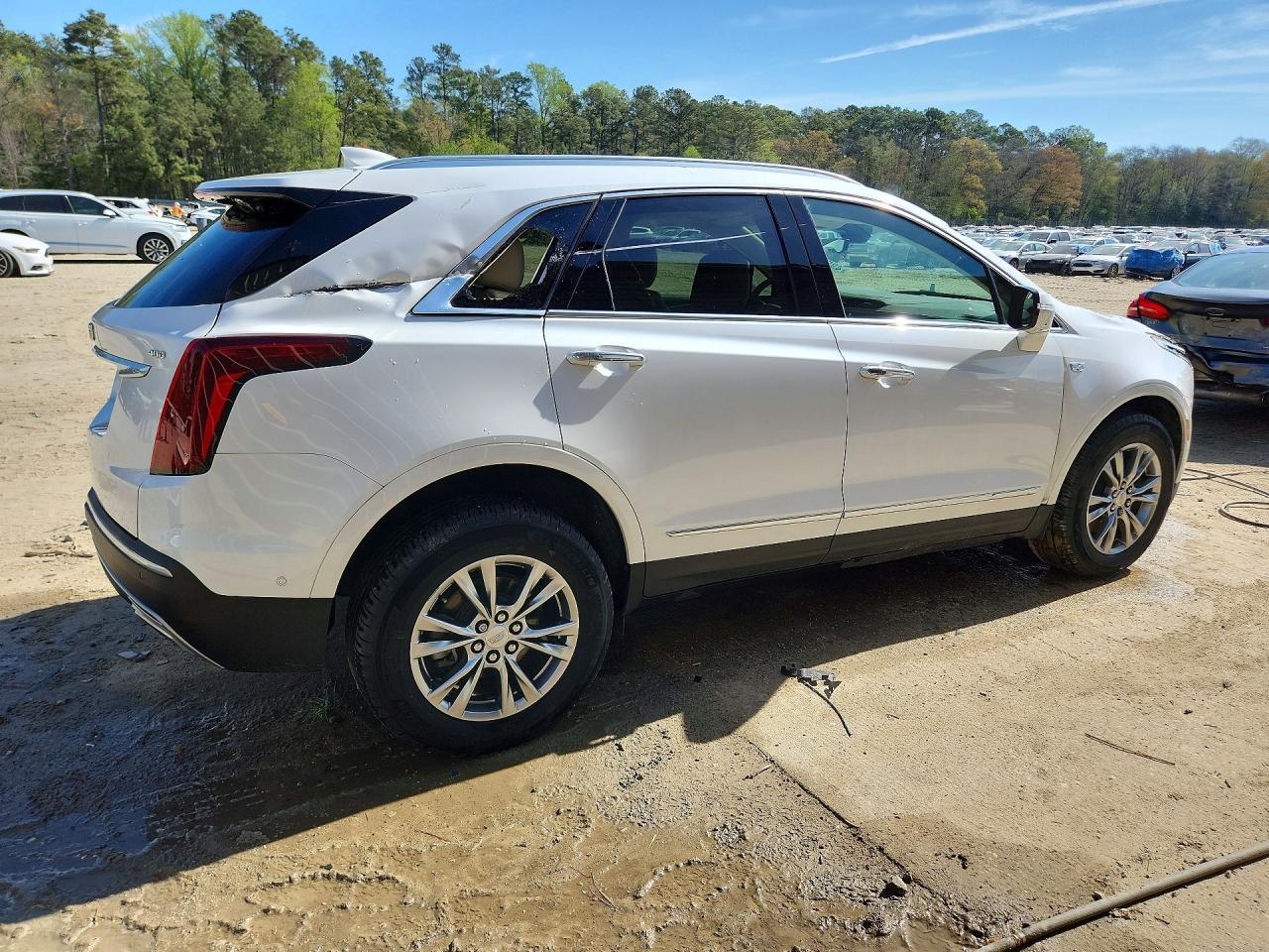2023 Cadillac Xt5 Premium Luxury - Image 3