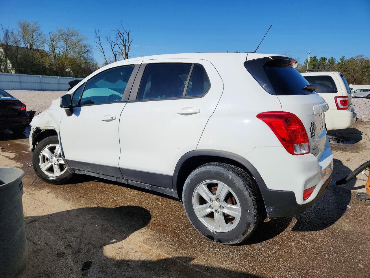 2020 Chevrolet Trax Ls - Фото 2