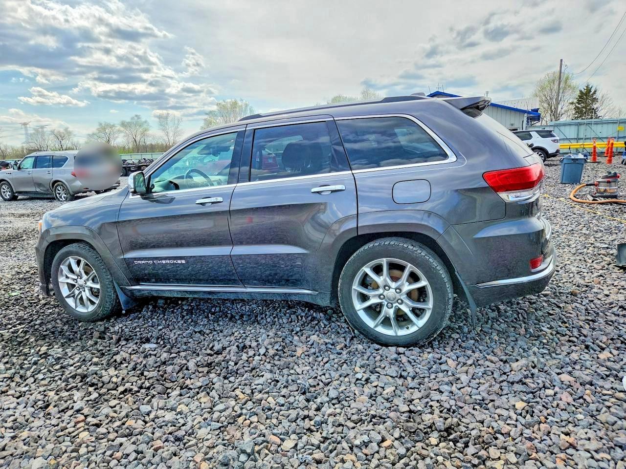 2016 Jeep Grand Cherokee Summit - Image 2