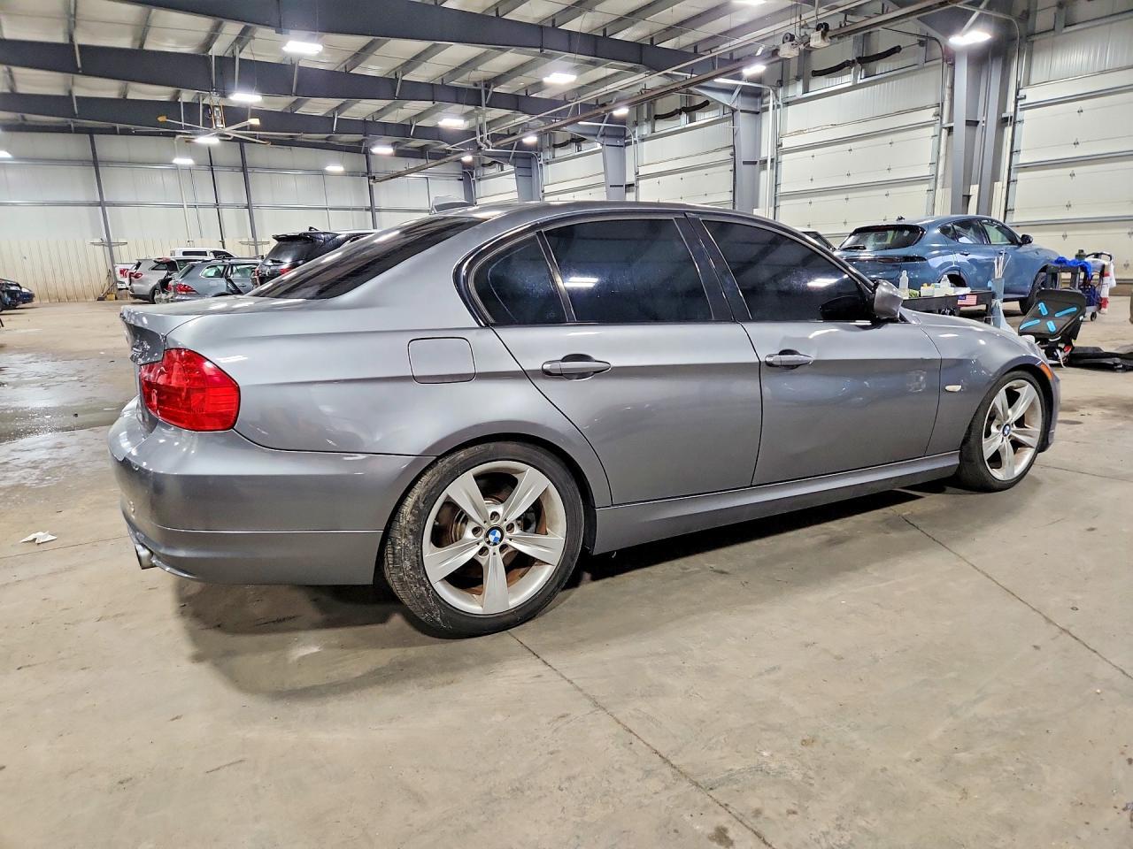 2011 BMW 335 I - Фото 3