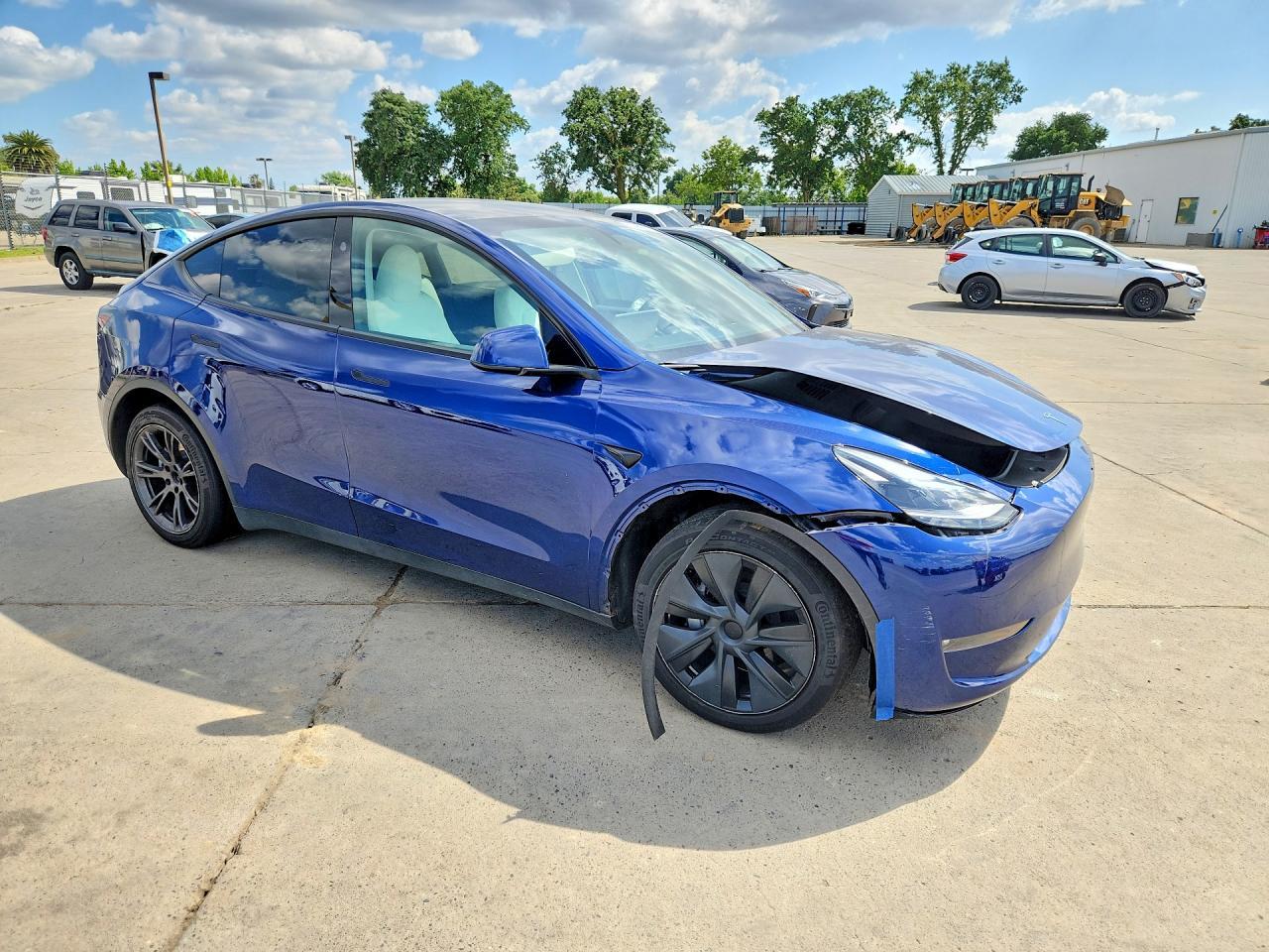 2025 Tesla Model Y - Фото 4