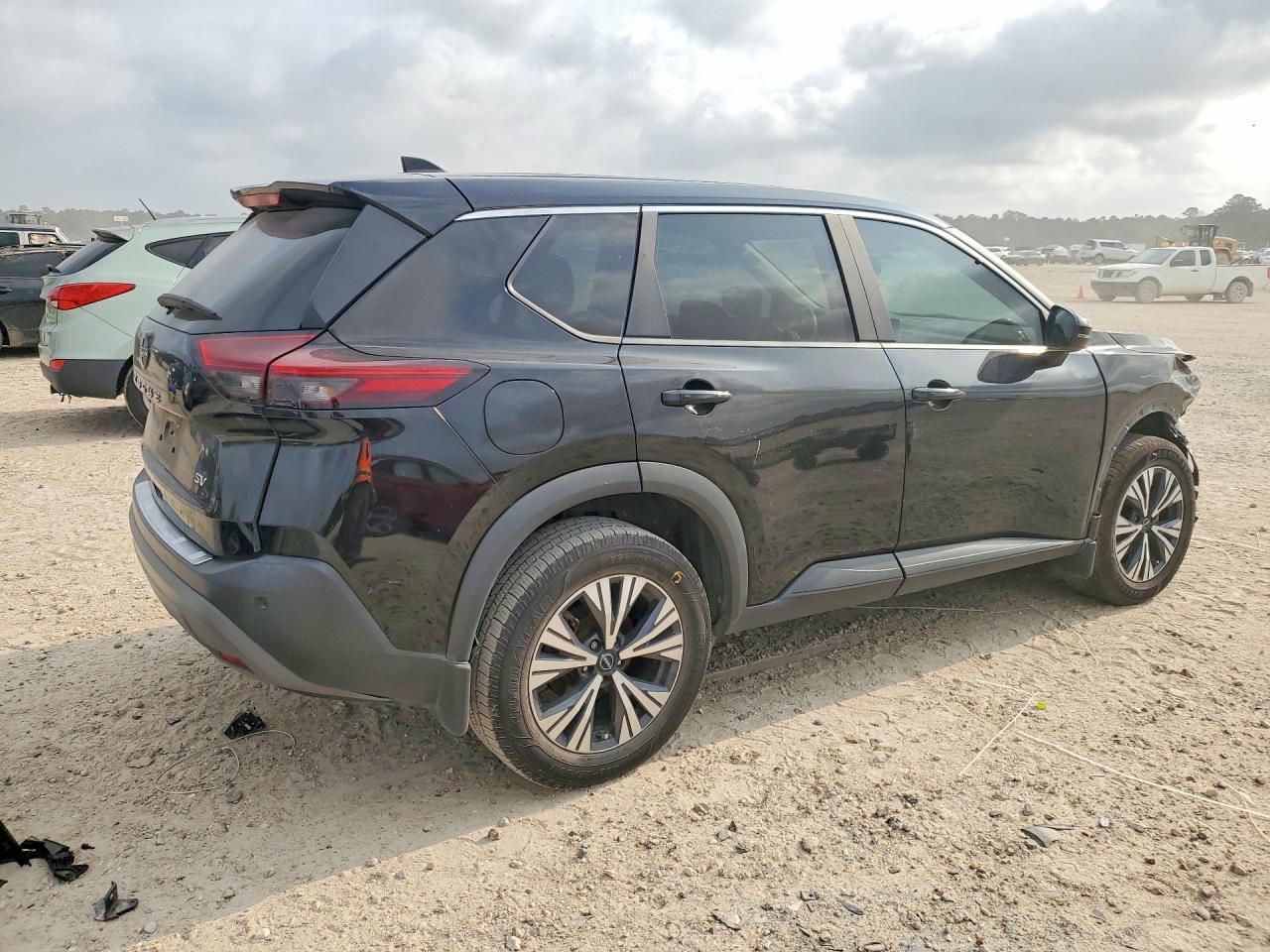 2023 Nissan Rogue Sv - Image 3