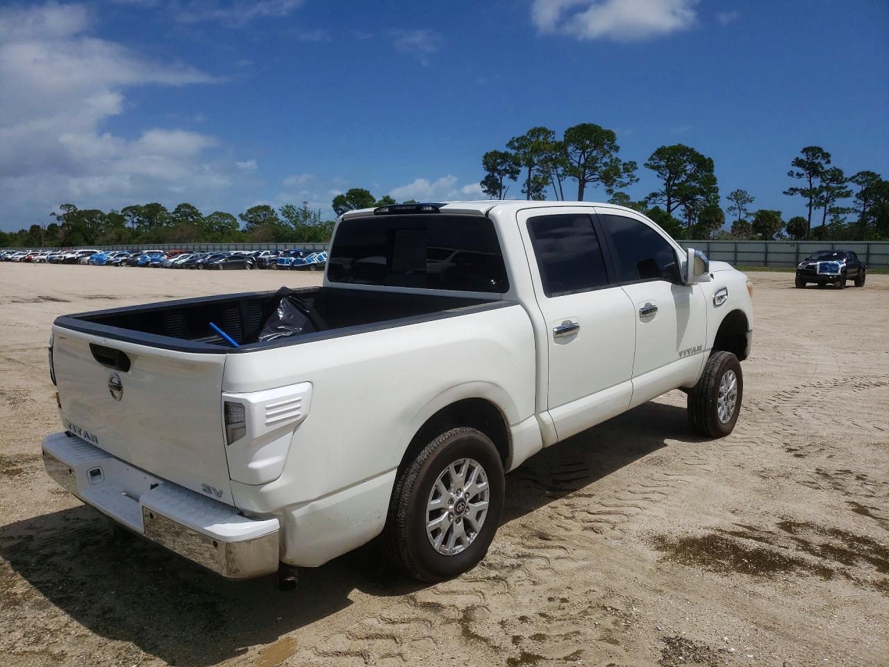 2017 Nissan Titan Sv - Image 3