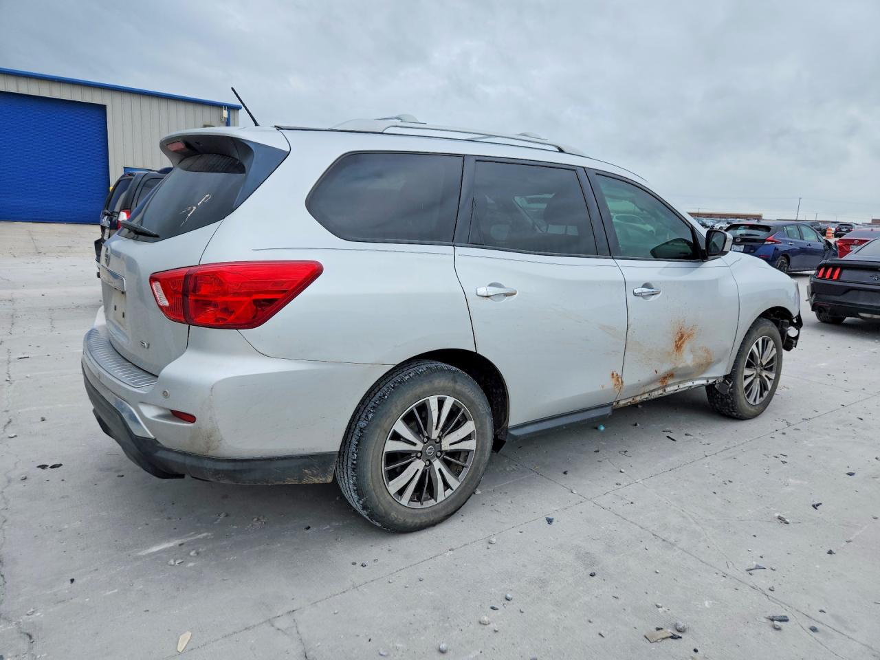 2018 Nissan Pathfinder - Фото 3