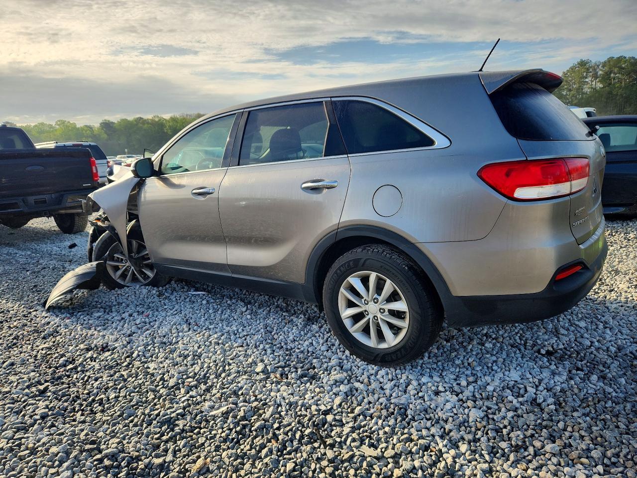 2017 Kia Sorento L - Image 2