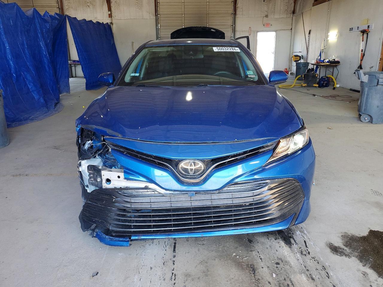 2020 Toyota Camry Le - Фото 5