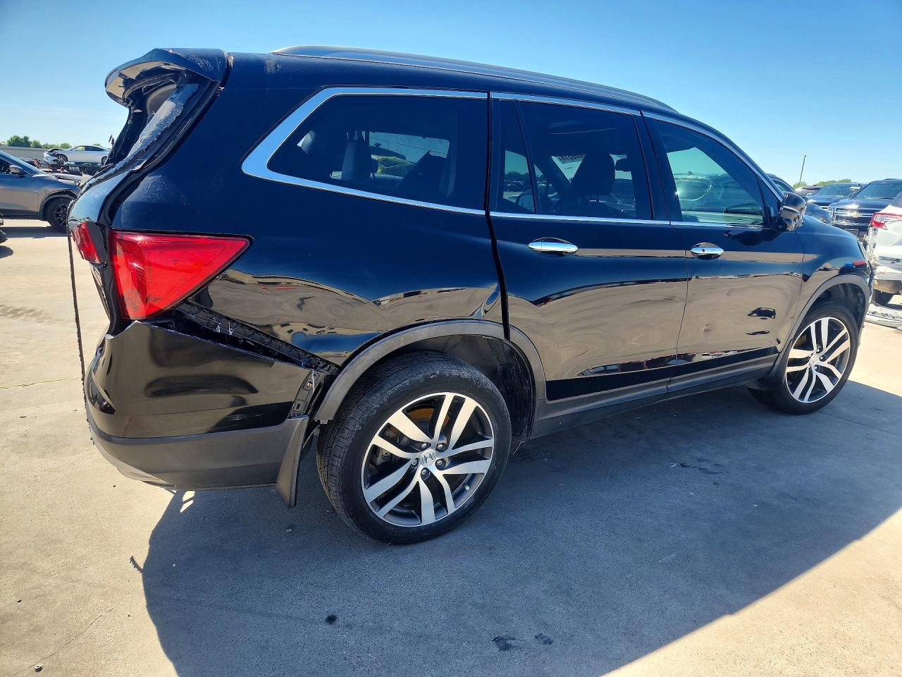 2016 Honda Pilot Touring - Image 3