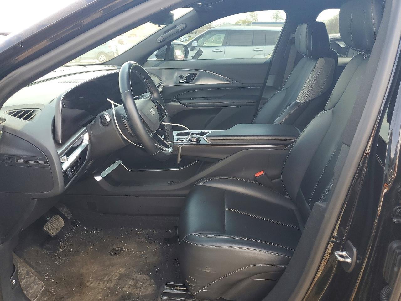 2024 Cadillac Lyriq Tech - Image 7