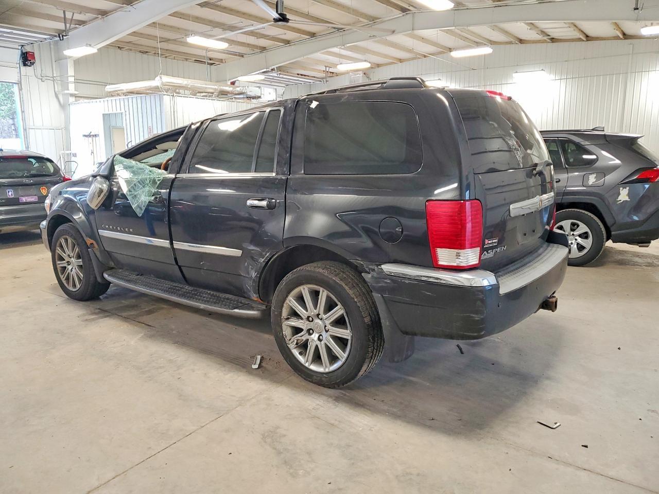 2007 Chrysler Aspen Limited - Image 2