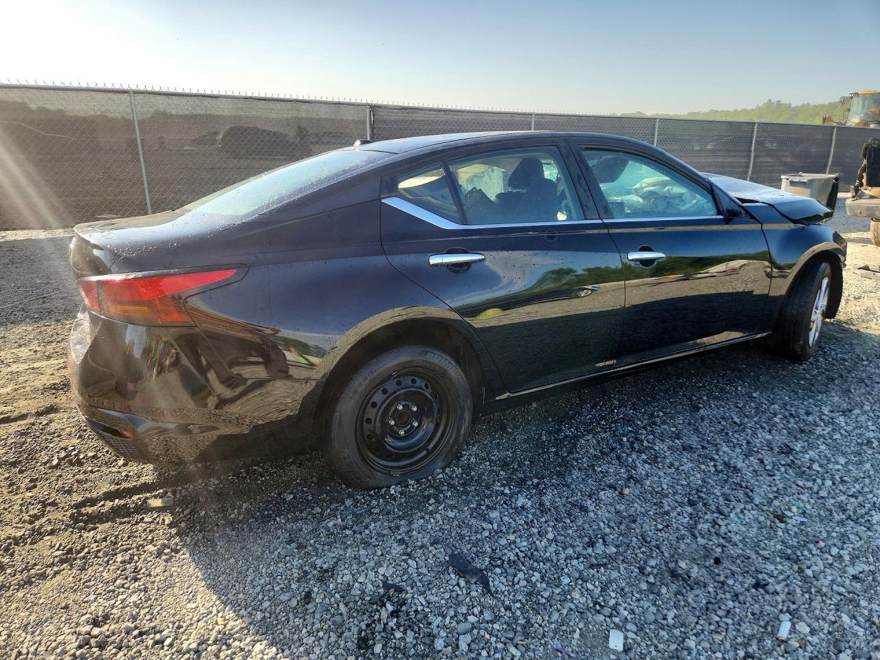 2019 Nissan Altima S - Фото 3